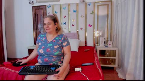 Anyela  online show from February 2026 03:04:01 AM