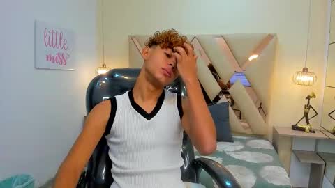 Snapshot of anyelotwink chatting on December 2025 02:24:01 PM anyelotwink online show from December 2025 02:24:01 PM