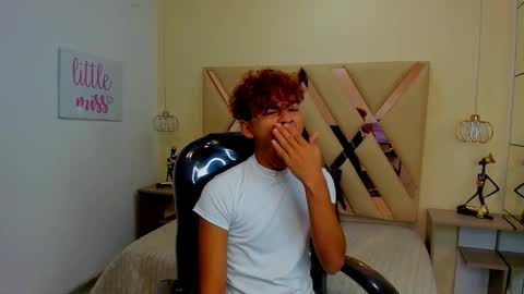 Snapshot of anyelotwink chatting on December 2025 12:24:02 PM anyelotwink online show from December 2025 12:24:02 PM