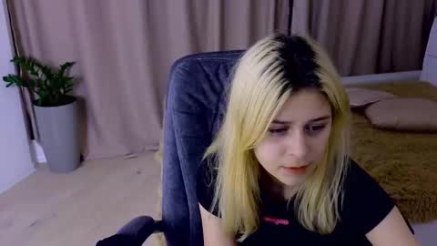 ApheliaStar online show from November 2025 03:46:01 PM