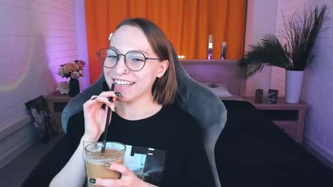 Snapshot of aphexqueen chatting on January 2025 09:24:01 AM APHEX QUEEN online show from January 2025 09:24:01 AM