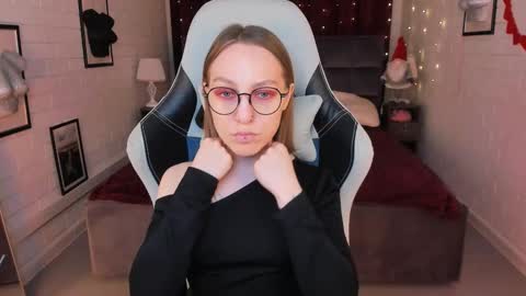 Snapshot of aphexqueen chatting on February 2025 02:16:01 PM APHEX QUEEN online show from February 2025 02:16:01 PM