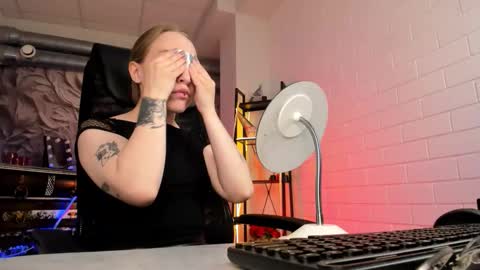 Snapshot of aphexqueen chatting on September 2025 09:09:02 AM APHEX QUEEN online show from September 2025 09:09:02 AM