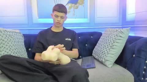 Snapshot of apolo_jonnes chatting on March 2026 02:17:02 AM online show from March 2026 02:17:02 AM