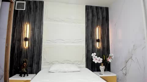 Snapshot of apolo_jonnes chatting on April 2026 02:05:02 AM online show from April 2026 02:05:02 AM