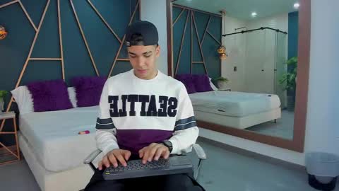 apolojackson2 online show from May 2026 12:45:02 PM