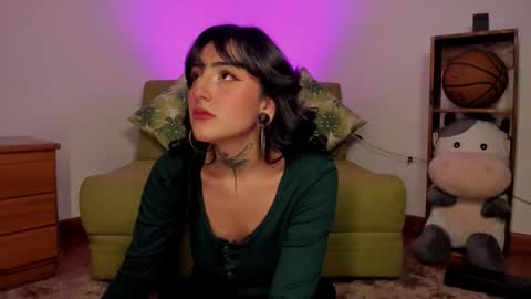 Lola  Apolo online show from October 2025 01:57:01 AM