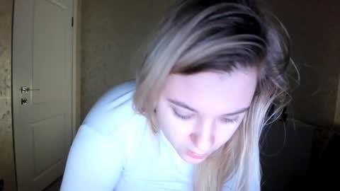 appleyummybuns online show from November 2025 09:15:01 PM