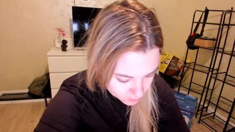 appleyummybuns online show from November 2025 04:07:01 AM