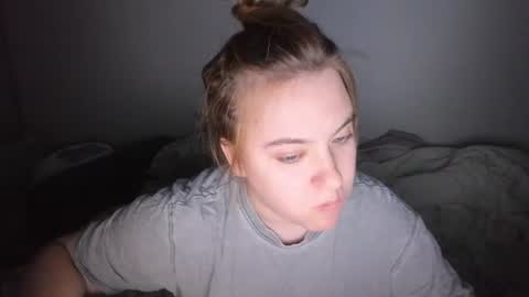 appleyummybuns online show from June 2026 09:06:01 PM