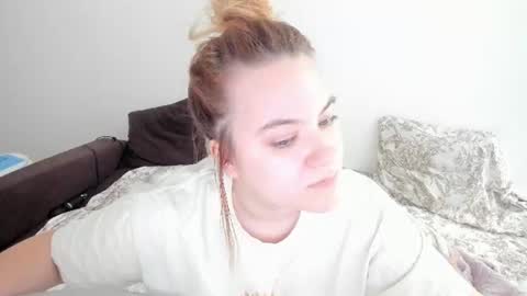 appleyummybuns online show from June 2026 11:11:02 AM