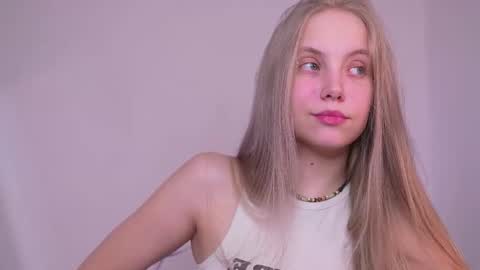 Snapshot of appr0ved chatting on March 2025 03:35:01 PM REYNA my friend online show from March 2025 03:35:01 PM