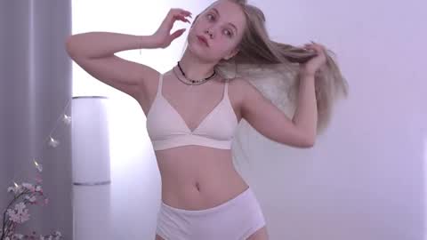 Snapshot of appr0ved chatting on March 2025 08:18:02 AM REYNA my friend online show from March 2025 08:18:02 AM