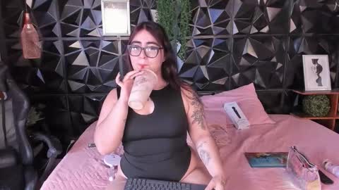 apprilfoxx online show from February 2026 04:49:01 PM