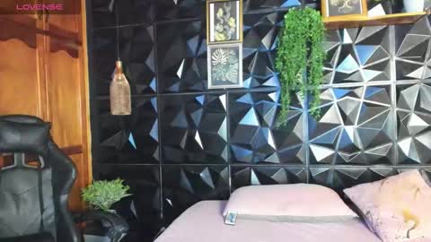 apprilfoxx online show from February 2026 11:49:01 AM