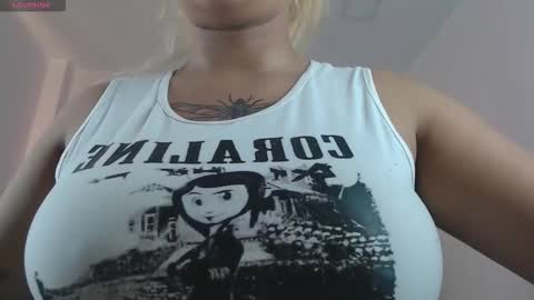 Snapshot of april__bunny chatting on November 2025 01:44:01 PM April Bunny online show from November 2025 01:44:01 PM