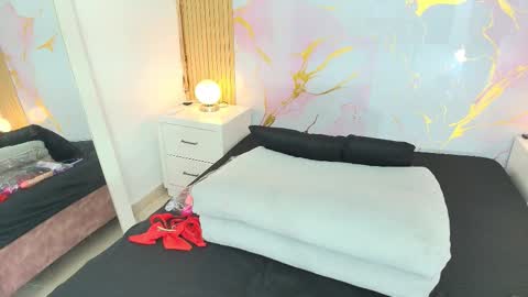 aprillross online show from February 2026 12:13:02 PM