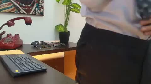 aquilestaylor online show from July 2026 12:44:01 PM