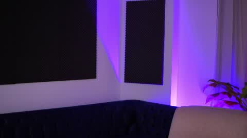 IsaBella online show from June 2026 07:23:02 PM