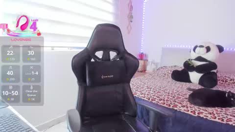 Arenne    online show from October 2025 09:04:01 PM