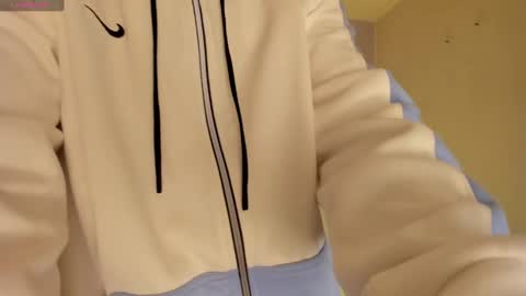 Snapshot of ares_johnsonn chatting on December 2024 09:43:01 PM Ares online show from December 2024 09:43:01 PM