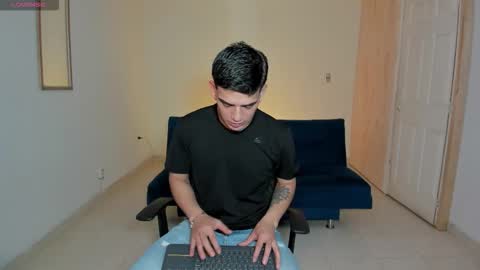 Snapshot of ares_johnsonn chatting on October 2025 12:38:01 AM Ares online show from October 2025 12:38:01 AM