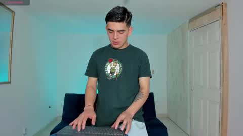 Snapshot of ares_johnsonn chatting on October 2025 04:15:02 PM Ares online show from October 2025 04:15:02 PM