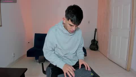 Snapshot of ares_johnsonn chatting on November 2025 12:11:01 PM Ares online show from November 2025 12:11:01 PM