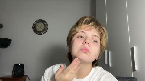 ari_crystal online show from February 2026 11:20:01 AM