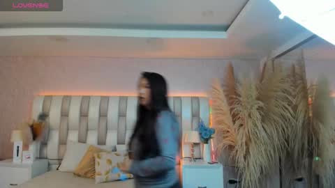 ari_lynn_ online show from November 2025 03:06:01 AM