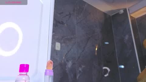 ari_lynn_b_ online show from November 2025 01:28:01 AM