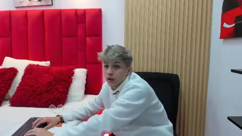ari_stonne online show from July 2026 01:18:02 PM