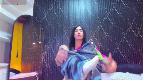 Aria Millers  online show from October 2025 12:04:02 PM