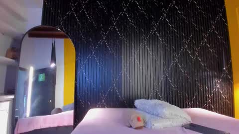 Aria Millers  online show from October 2025 11:22:01 AM