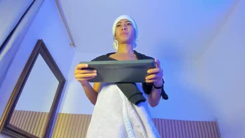 Aria Millers  online show from December 2025 12:00:01 PM