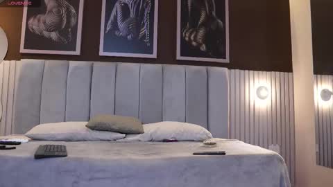 Ariaa online show from November 2025 07:03:01 PM