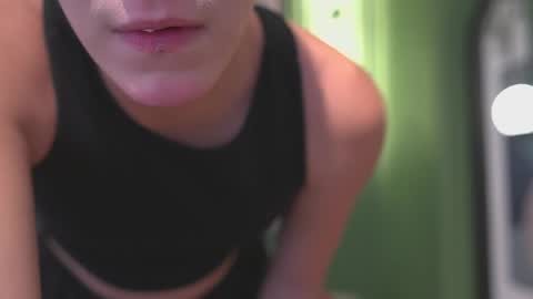Snapshot of ariaa_isabell chatting on May 2026 12:54:01 PM Ariaa online show from May 2026 12:54:01 PM
