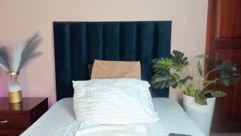 Snapshot of ariadnaholt chatting on December 2025 11:25:02 AM AriadnaHolt online show from December 2025 11:25:02 AM