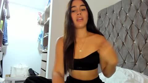 Snapshot of ariamontgomeryyy chatting on December 2024 03:47:01 AM Aria Montgomery online show from December 2024 03:47:01 AM