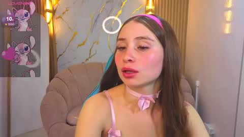 Snapshot of ariana18_b chatting on March 2026 01:06:01 PM ariana18_b online show from March 2026 01:06:01 PM