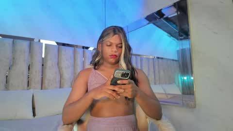 ariana_grande233 online show from May 2026 11:40:01 AM