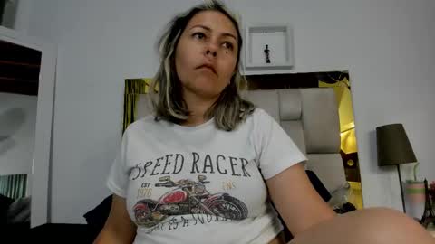 Snapshot of ariana_martins chatting on February 2025 03:04:02 AM ARI online show from February 2025 03:04:02 AM