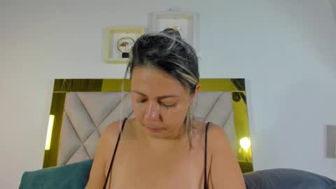 Snapshot of ariana_martins chatting on October 2025 03:01:02 AM ARI online show from October 2025 03:01:02 AM