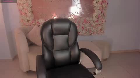 Snapshot of ariananova chatting on May 2026 07:12:01 PM Your Girl online show from May 2026 07:12:01 PM