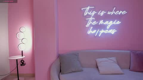 Snapshot of ariananova chatting on May 2026 03:02:02 AM Your Girl online show from May 2026 03:02:02 AM