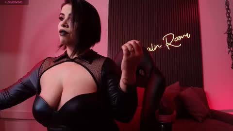 Arianna online show from December 2025 07:52:01 PM