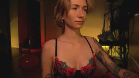 Snapshot of arianna_richi chatting on February 2025 05:19:02 AM Olivka online show from February 2025 05:19:02 AM