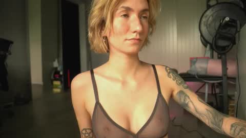 Snapshot of arianna_richi chatting on March 2025 09:02:02 AM Olivka online show from March 2025 09:02:02 AM