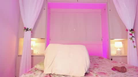 ariannavega_ online show from July 2026 12:11:01 PM