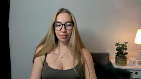 Snapshot of ariaswan chatting on September 2025 03:16:02 PM Aria online show from September 2025 03:16:02 PM